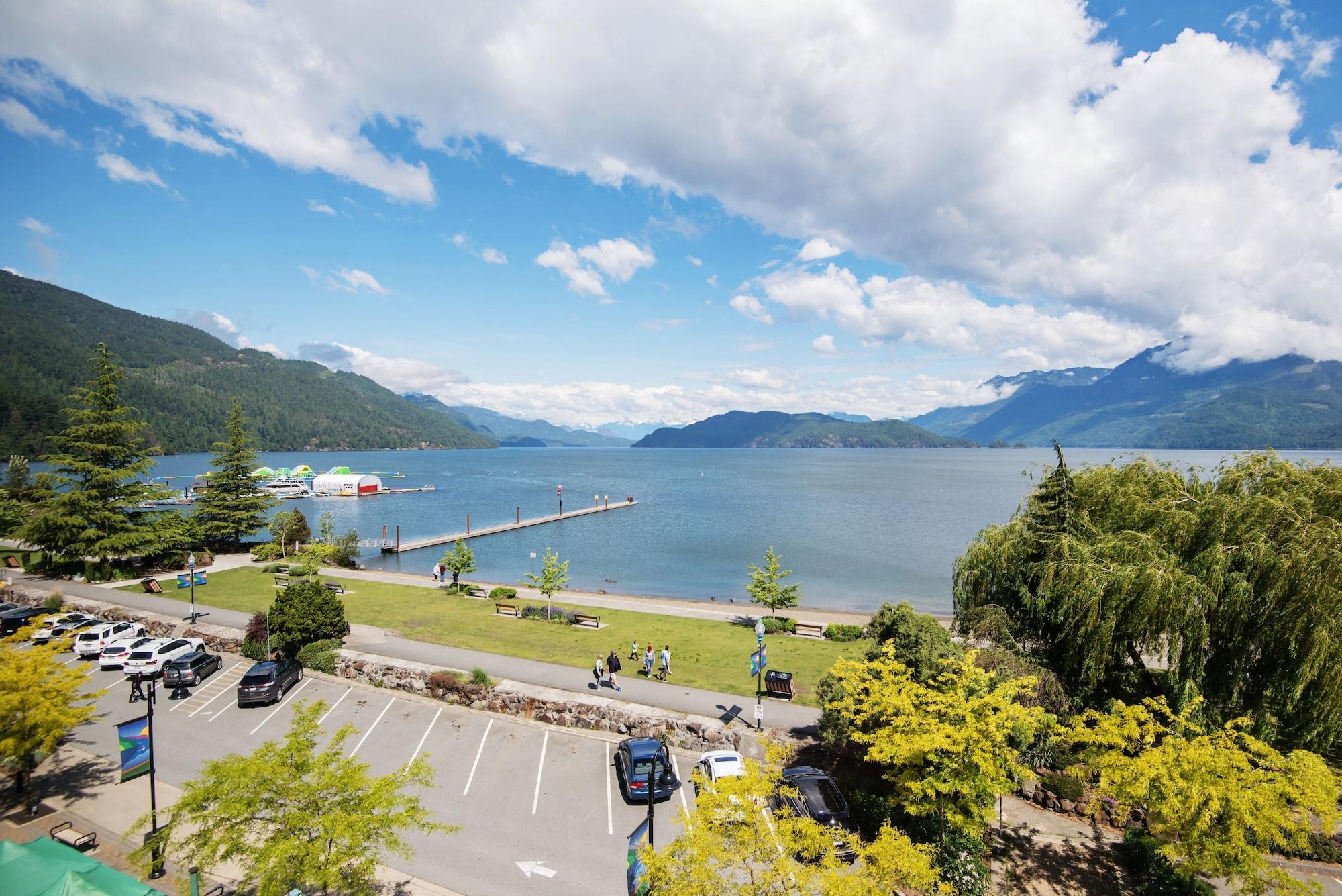 Harrison Beach Hotel Harrison Hot Springs Exterior photo