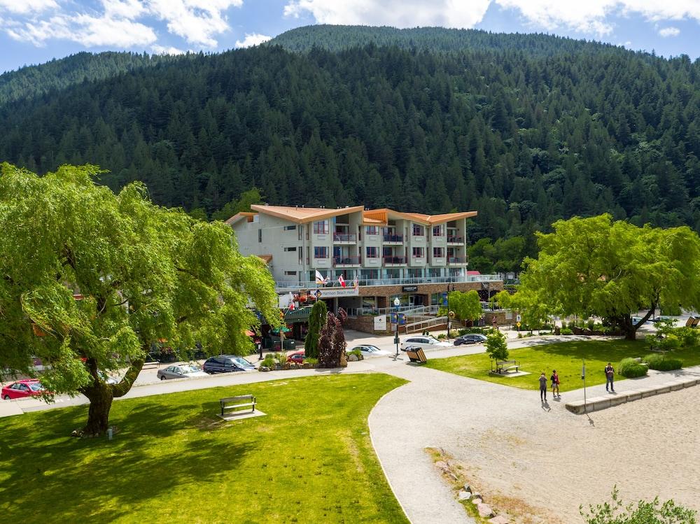 Harrison Beach Hotel Harrison Hot Springs Exterior photo