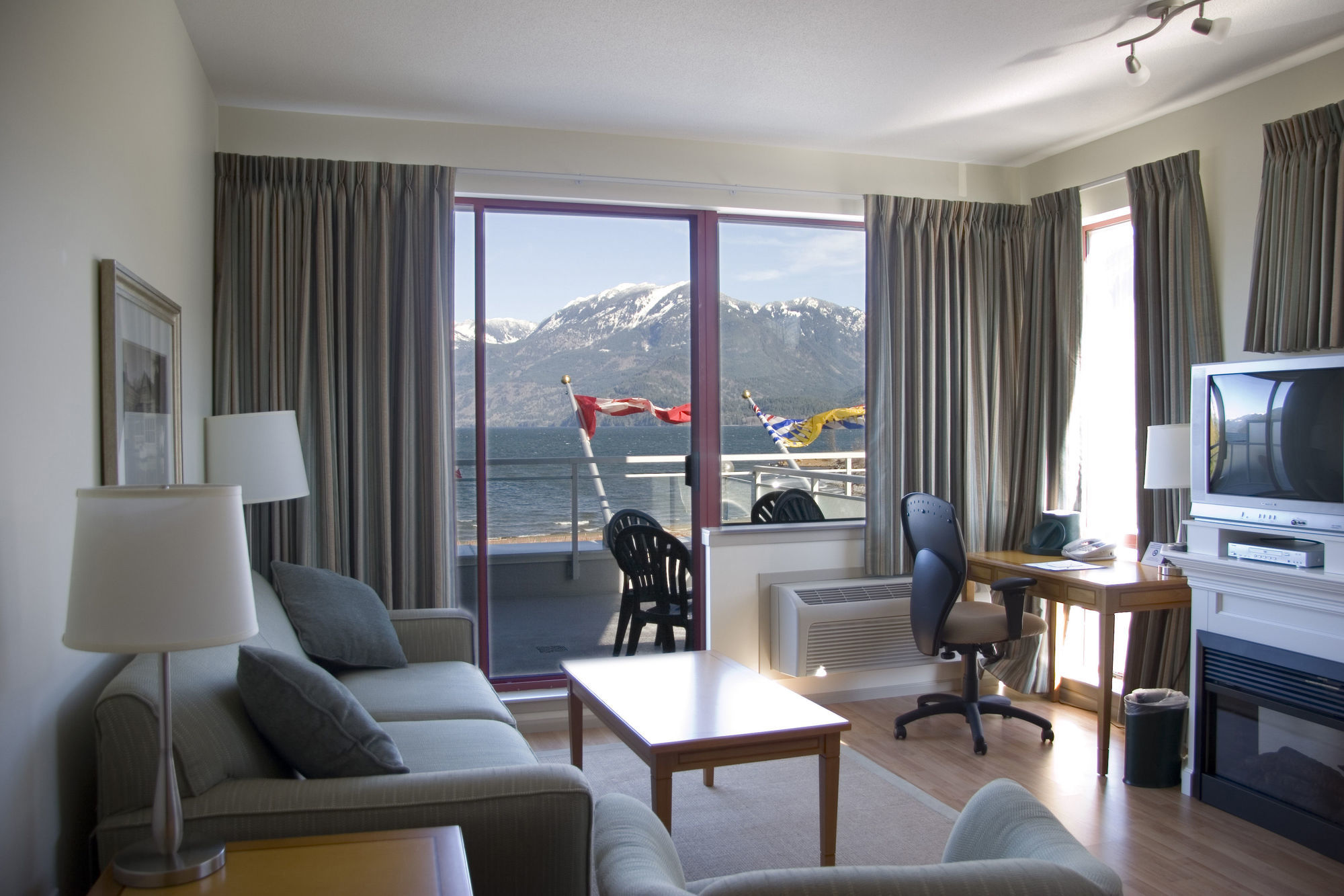 Harrison Beach Hotel Harrison Hot Springs Room photo